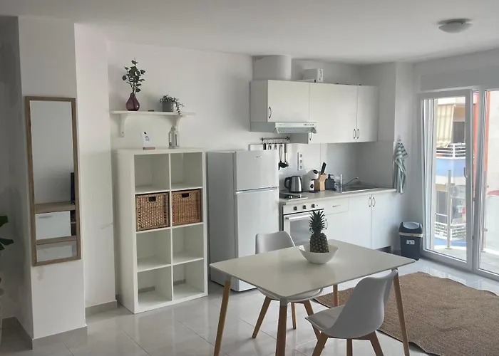 With A Rooftop Pool 아파트 *